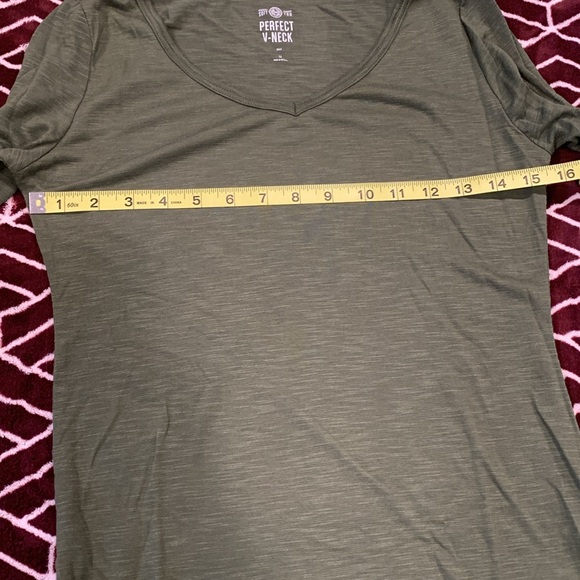 SO Fitted Long Sleeve V-Neck Tee Size M - Picture 4 of 5